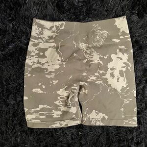 AUROLA Vital Seamless Scrunch Shorts | Khaki Camo | High Waist Booty Shorts